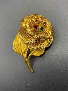 DIRECTION ONE Gold Tone Wire Mesh Gemstone Brooch Vintage